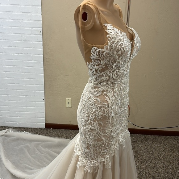 Isabella Talya Ivory Wedding Dress Fit & Flare with Train Size 0 - Picture 14 of 16